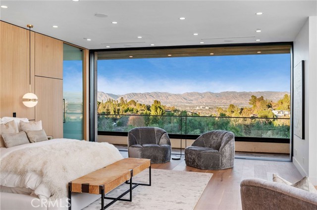 6 Bed Home for Sale in Encino, California