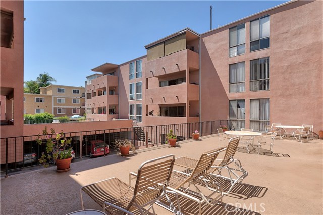 1 Bed Home for Sale in Encino, California