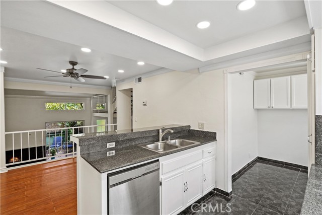 2 Bed Home for Sale in Van Nuys, California