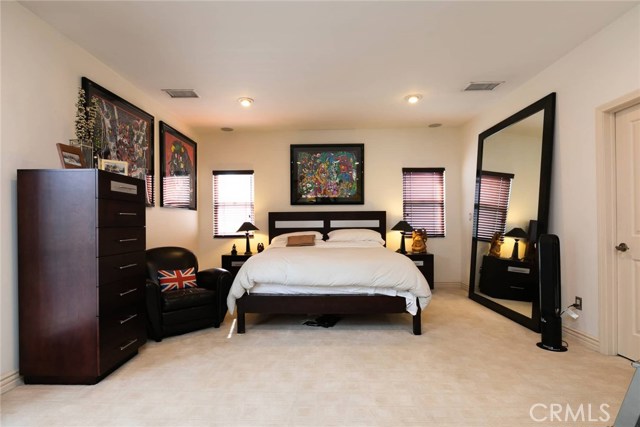 5 Bed Home for Sale in Valley Village, California