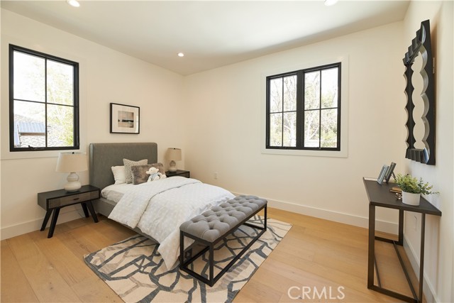 5 Bed Home for Sale in Encino, California