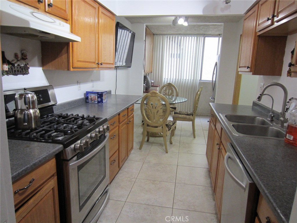 Photo for 570 W Stocker Street, 214, Glendale, CA 91202 - Listing #SR-19274904 570 W Stocker Street, 214, Glendale, CA 91202