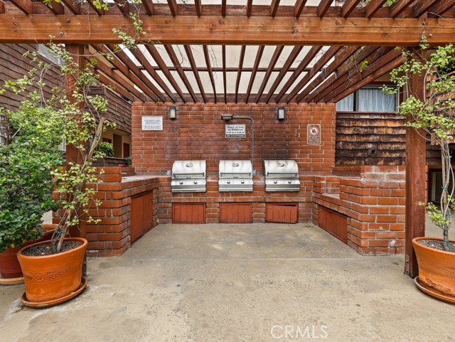2 Bed Home for Sale in Encino, California