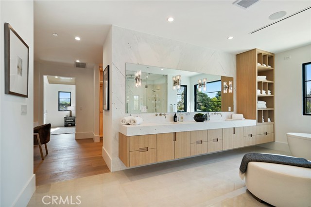 5 Bed Home for Sale in Encino, California