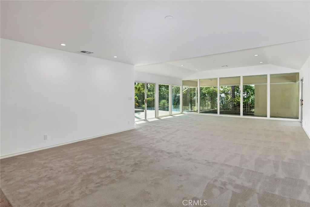 Photo for 648 ROBIN GLEN Drive, Glendale, CA 91202 - Listing #SR-19227329 648 ROBIN GLEN Drive, Glendale, CA 91202