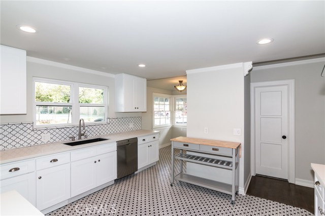4 Bed Home for Sale in Van Nuys, California