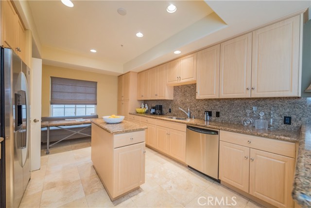 851 N San Vicente Boulevard 125