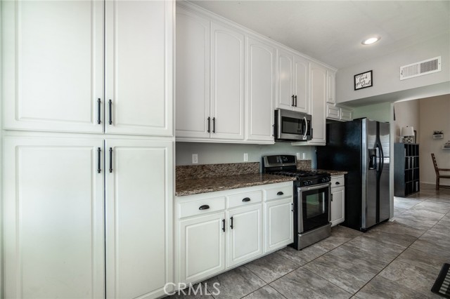 5 Bed Home for Sale in Rosamond, California