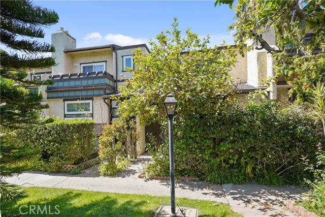 2 Bed Home for Sale in Van Nuys, California