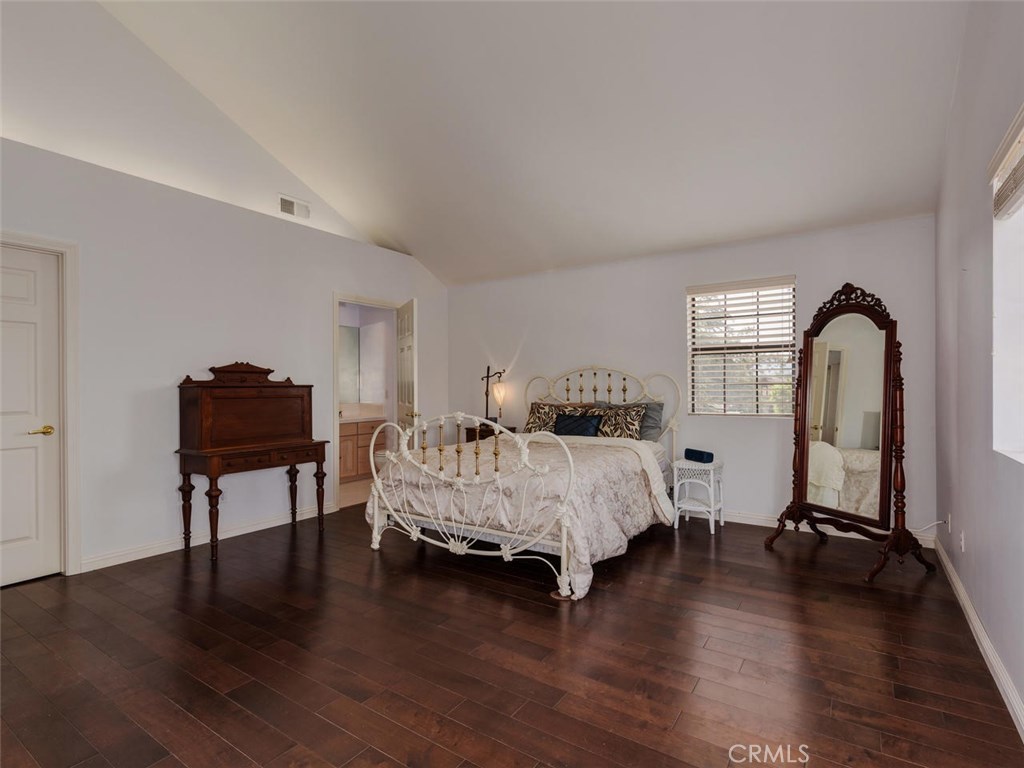 Photo for 1341 RAYMOND Avenue, Glendale, CA 91201 - Listing #SR-19221422 1341 RAYMOND Avenue, Glendale, CA 91201