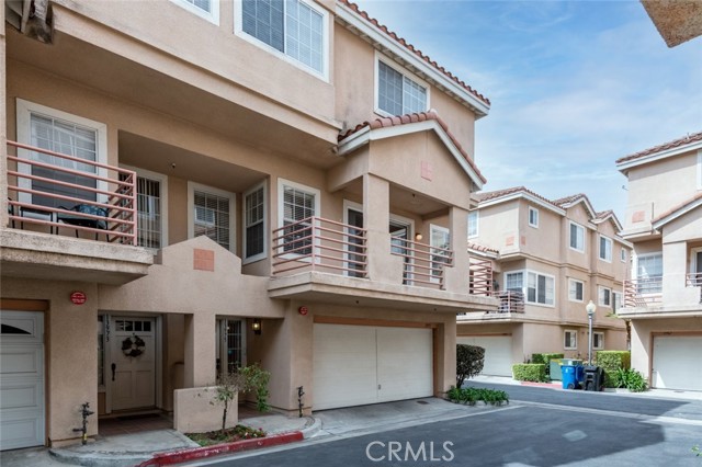 3 Bed Home for Sale in Hawthorne, California