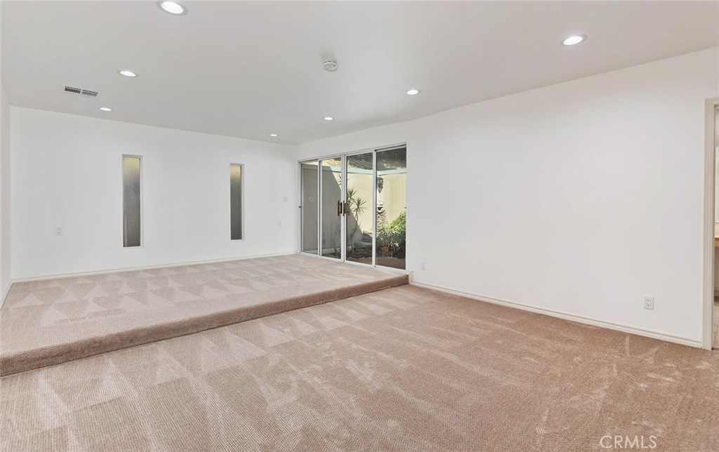 Photo for 648 ROBIN GLEN Drive, Glendale, CA 91202 - Listing #SR-19227329 648 ROBIN GLEN Drive, Glendale, CA 91202