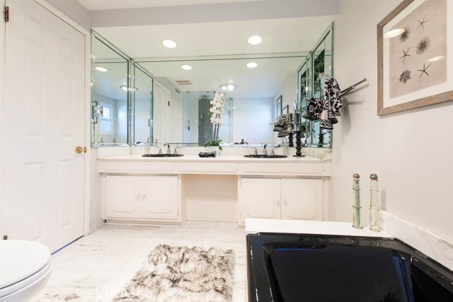 4 Bed Home for Sale in Encino, California