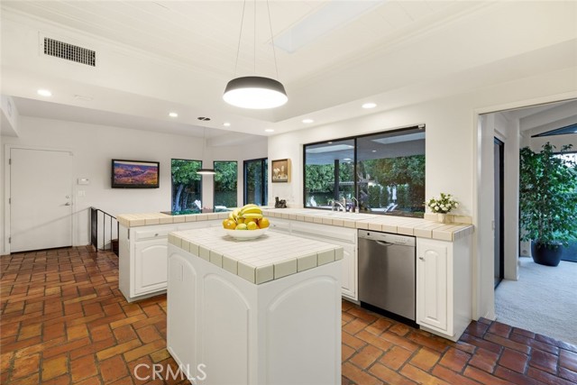 5 Bed Home for Sale in Encino, California