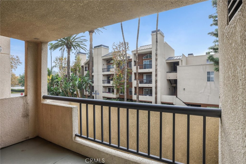 Photo for 5545 Canoga Avenue, 222, Woodland Hills, CA 91367 - Listing #SR-19281443 5545 Canoga Avenue, 222, Woodland Hills, CA 91367