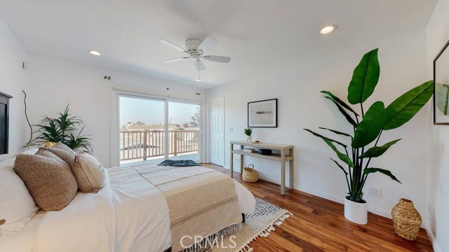 1427 12th Street, Manhattan Beach, California 90266, 2 Bedrooms Bedrooms, ,3 BathroomsBathrooms,Residential,Sold,12th,SR20201962