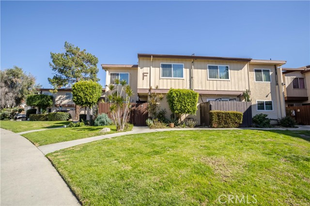 Detail Gallery Image 1 of 1 For 7320 Lennox Ave #F3,  Van Nuys,  CA 91405 - 2 Beds | 2 Baths