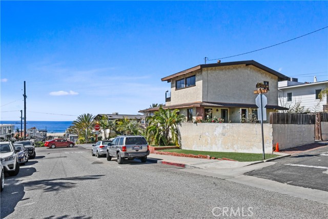 1900 Manhattan Avenue, Hermosa Beach, California 90254, 4 Bedrooms Bedrooms, ,3 BathroomsBathrooms,Residential,Sold,Manhattan,SR21134259