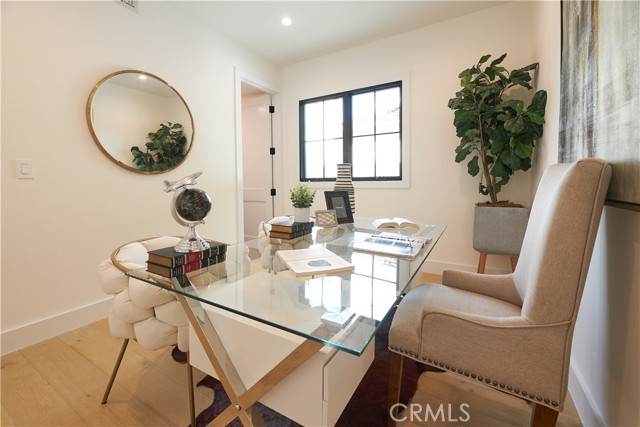 5 Bed Home for Sale in Encino, California