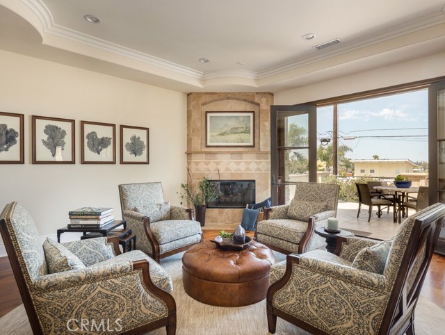 Living room with fireplace and terrace with a fireplace and city views.