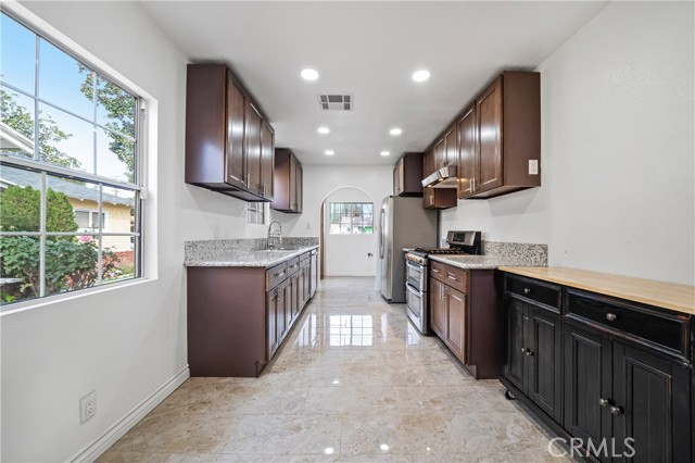 4 Bed Home for Sale in Van Nuys, California