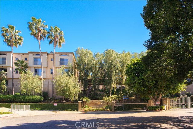 Photo of 5220 Premiere Hills Circle #221, Woodland Hills, CA 91364