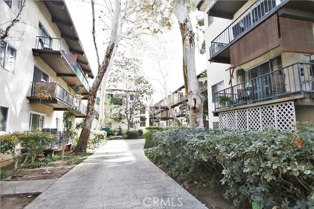 1 Bed Home for Sale in Encino, California