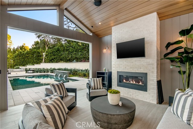 5 Bed Home for Sale in Encino, California