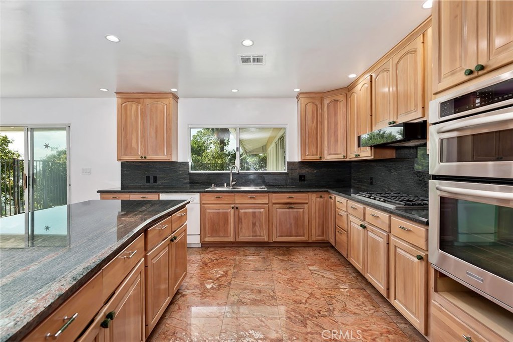 Photo for 648 ROBIN GLEN Drive, Glendale, CA 91202 - Listing #SR-19227329 648 ROBIN GLEN Drive, Glendale, CA 91202