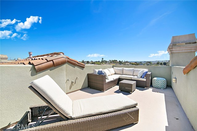 237 Irena Avenue, Redondo Beach, California 90277, 4 Bedrooms Bedrooms, ,3 BathroomsBathrooms,Residential,Sold,Irena,SR17073168