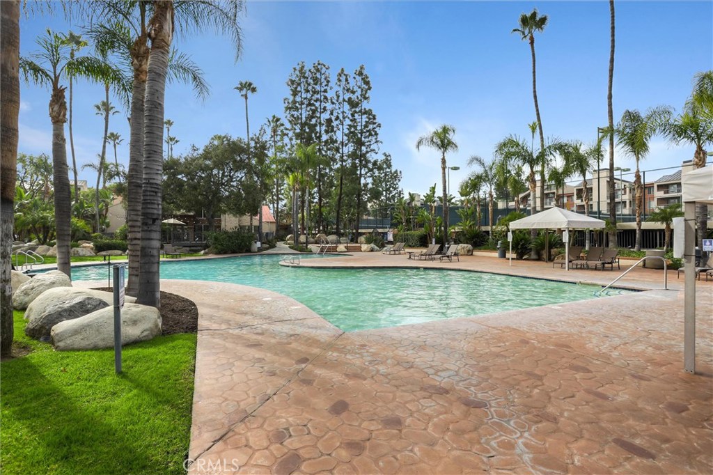 Photo for 5545 Canoga Avenue, 222, Woodland Hills, CA 91367 - Listing #SR-19281443 5545 Canoga Avenue, 222, Woodland Hills, CA 91367