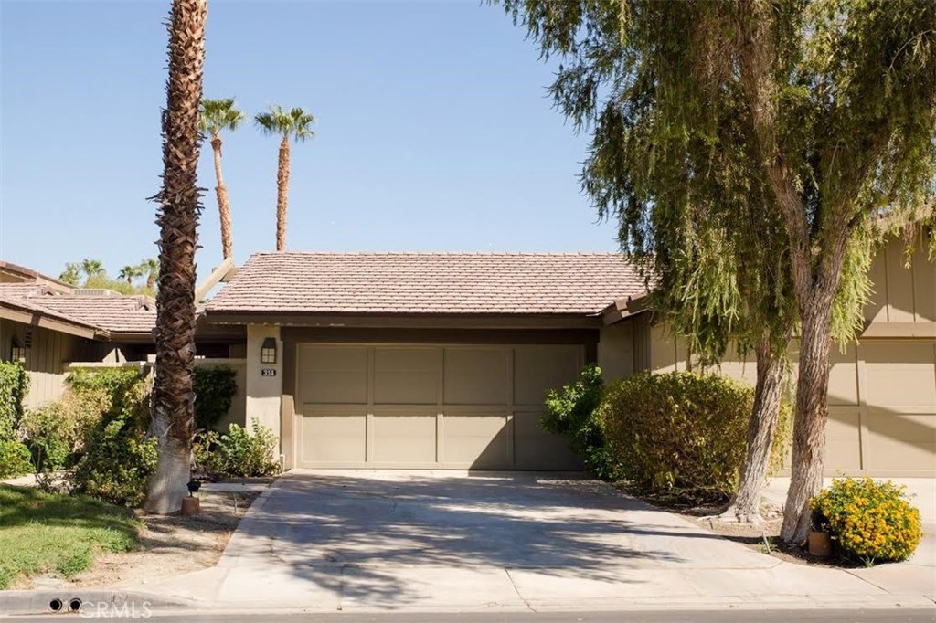 The Lakes Country Club Palm Springs condos & apartments for sale