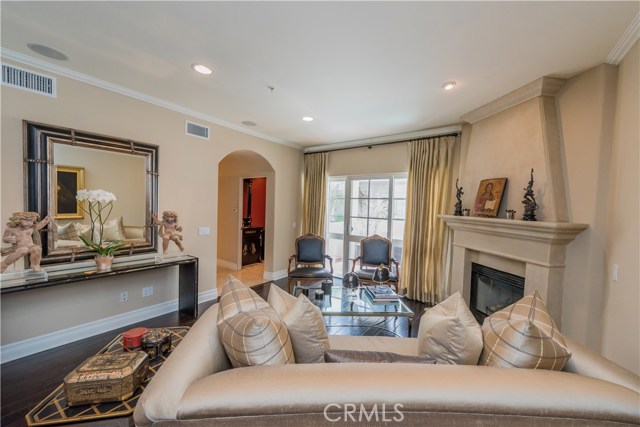 851 N San Vicente Boulevard 125