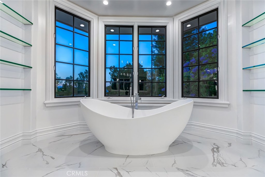 Photo for 20637 KINGSBORO Way, Woodland Hills, CA 91364 - Listing #SR-19233515 20637 KINGSBORO Way, Woodland Hills, CA 91364