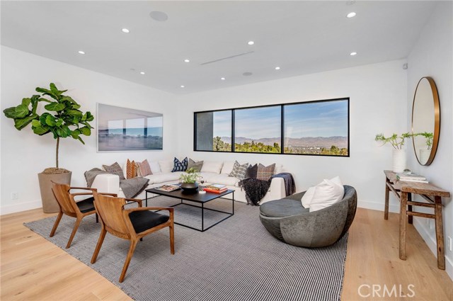 6 Bed Home for Sale in Encino, California