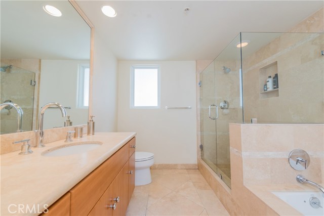 851 N San Vicente Boulevard 125