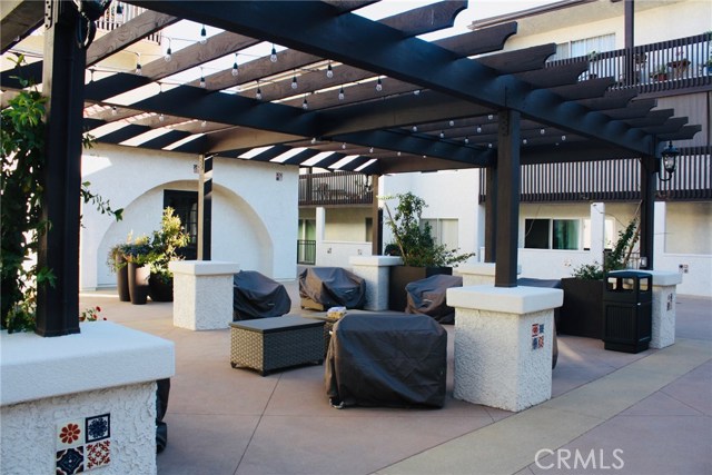 1 Bed Home for Sale in Encino, California