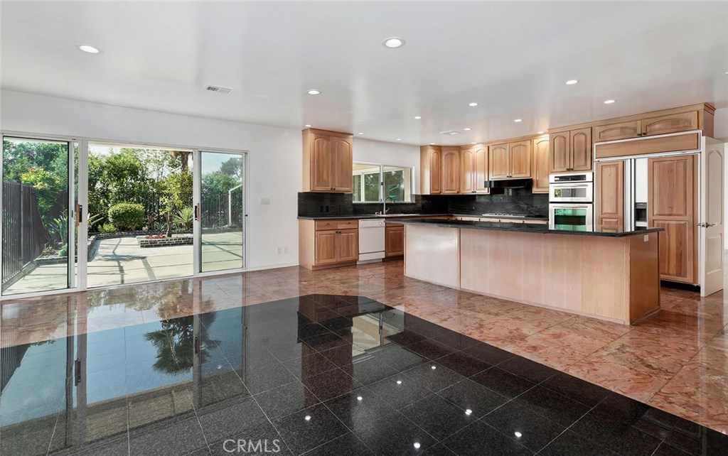 Photo for 648 ROBIN GLEN Drive, Glendale, CA 91202 - Listing #SR-19227329 648 ROBIN GLEN Drive, Glendale, CA 91202
