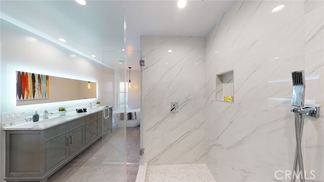 4 Bed Home for Sale in Los Angeles, California