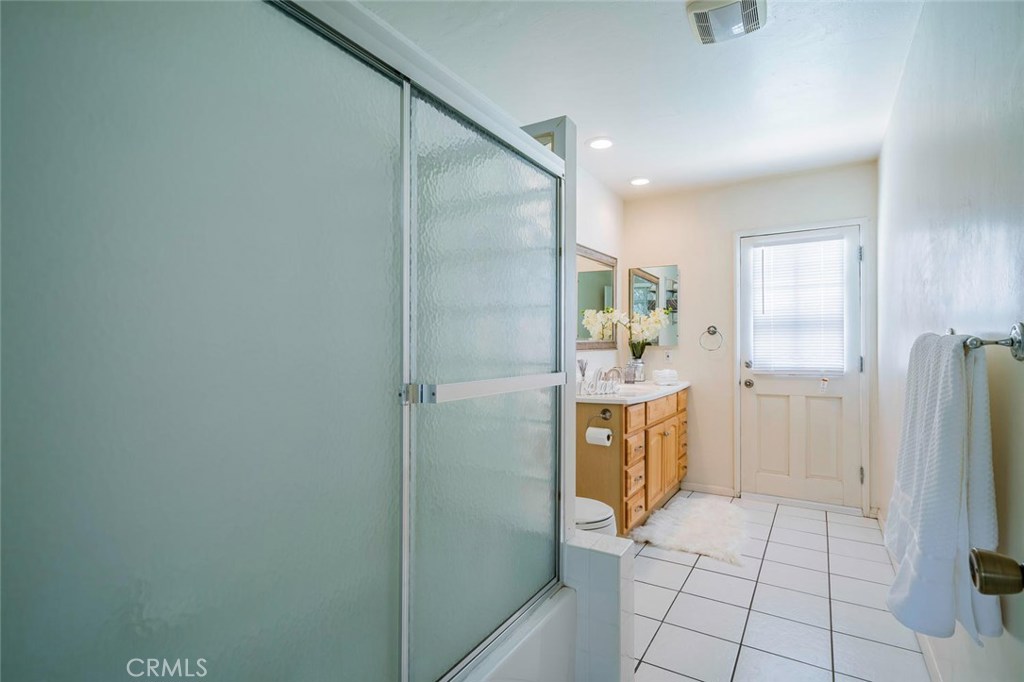 Photo for 5545 Ostin Avenue, Woodland Hills, CA 91367 - Listing #SR-19232071 5545 Ostin Avenue, Woodland Hills, CA 91367