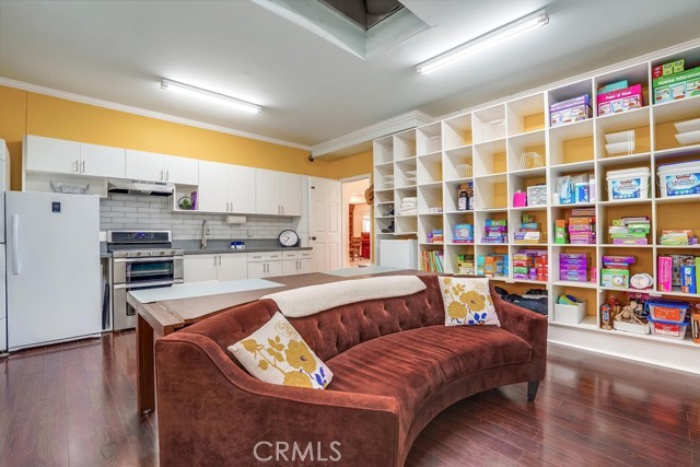 5 Bed Home for Sale in Valley Village, California