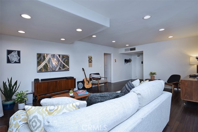 1 Bed Home for Sale in Sherman Oaks, California