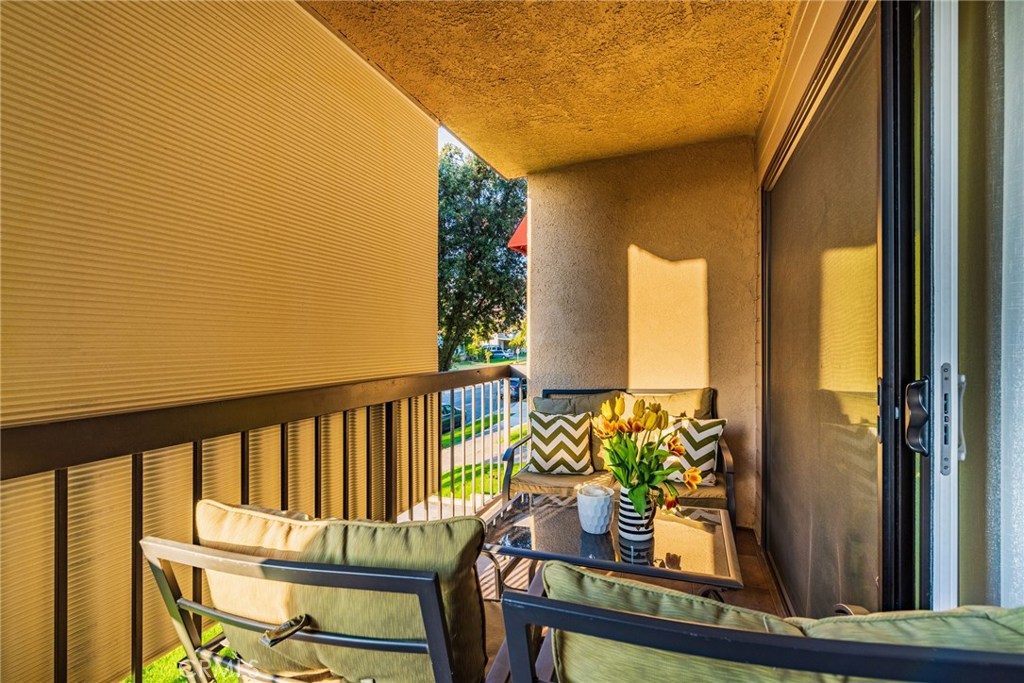Photo for 1020 DAVIS Avenue, 105, Glendale, CA 91201 - Listing #SR-19270214 1020 DAVIS Avenue, 105, Glendale, CA 91201
