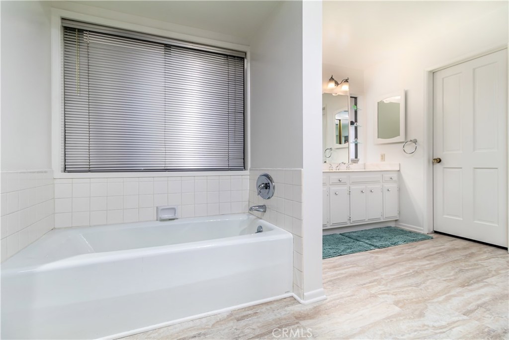 Photo for 1422 N CENTRAL Avenue, 8, Glendale, CA 91202 - Listing #SR-19243085 1422 N CENTRAL Avenue, 8, Glendale, CA 91202
