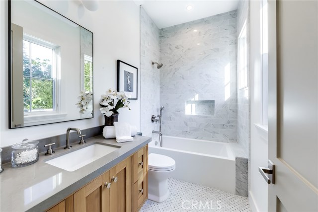 5 Bed Home for Sale in Encino, California