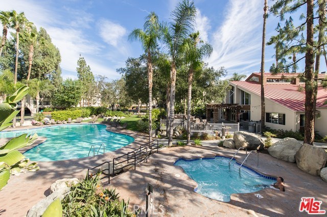 Photo for 5525 Canoga Avenue, 219, Woodland Hills, CA 91367 - Listing #SR-19278251 5525 Canoga Avenue, 219, Woodland Hills, CA 91367