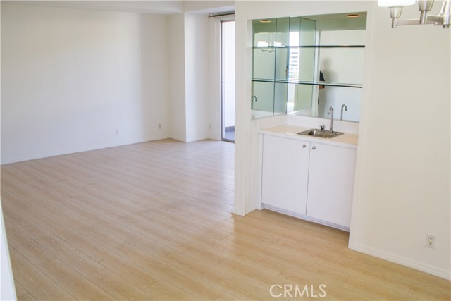 7250 Franklin Avenue #401