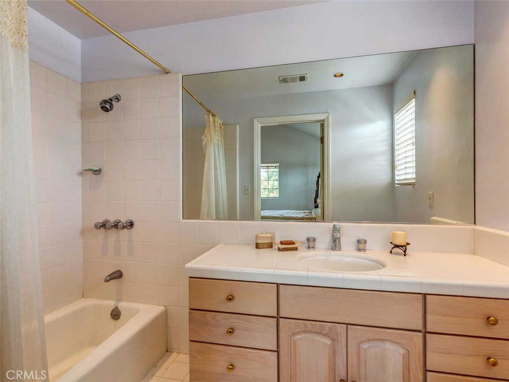 Photo for 1341 RAYMOND Avenue, Glendale, CA 91201 - Listing #SR-19221422 1341 RAYMOND Avenue, Glendale, CA 91201
