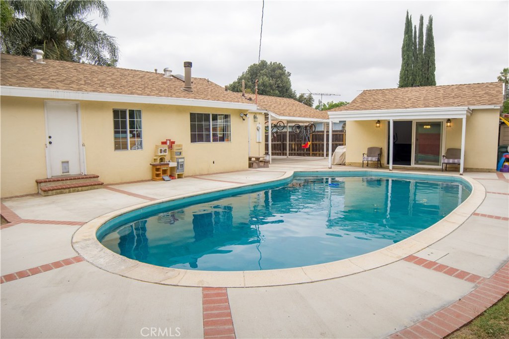 8023 WYNNE Avenue