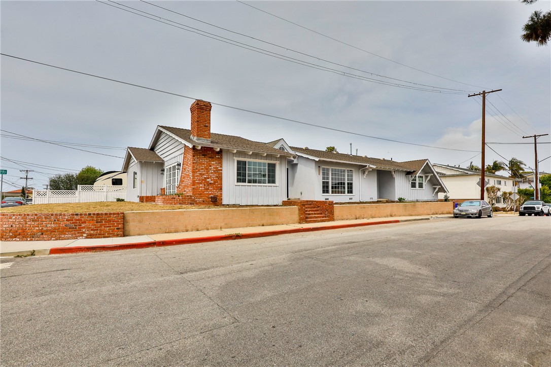 1257 11th Street, Manhattan Beach, California 90266, 4 Bedrooms Bedrooms, ,3 BathroomsBathrooms,Residential,Sold,11th,SR21075874